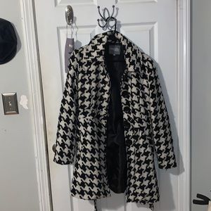Patterned Warm Coat 🧥 🤍🖤